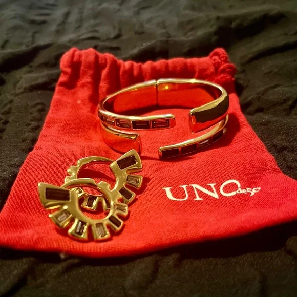Beautiful Bracelet and earrings from UNO de 50 New without tags